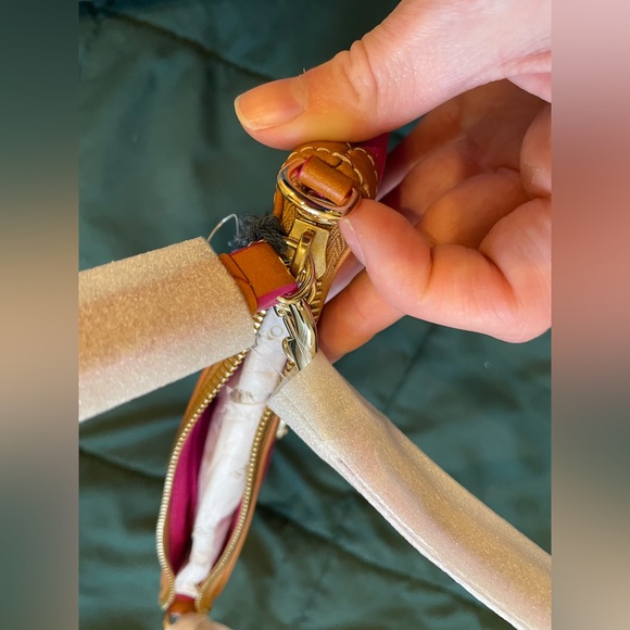 NWT Dooney & Burke Disney Aristocats Pink Wristlet/ Zip Wallet - Picture 5 of 11